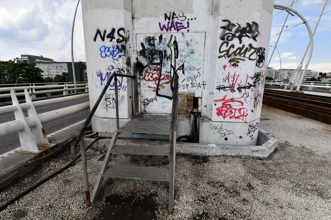 Pasajul Basarab este abandonat
