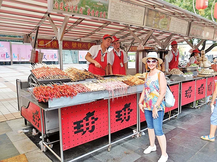 Tarabele cu ciudăţenii street food sunt preferatele ei