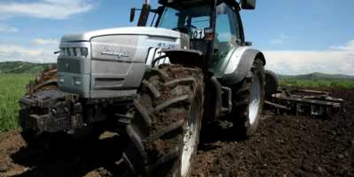 Într-un judeţ cu peste 20 de agenţii care teoretic se ocupă de agricultură, este nevoie de intervenţii externe pentru accesarea de fonduri UE