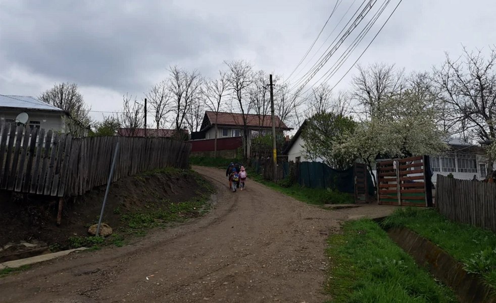 Zgomote misterioase îi terorizează pe locuitorii unei comune din Buzău. Poliția: „S-a creat o psihoză”