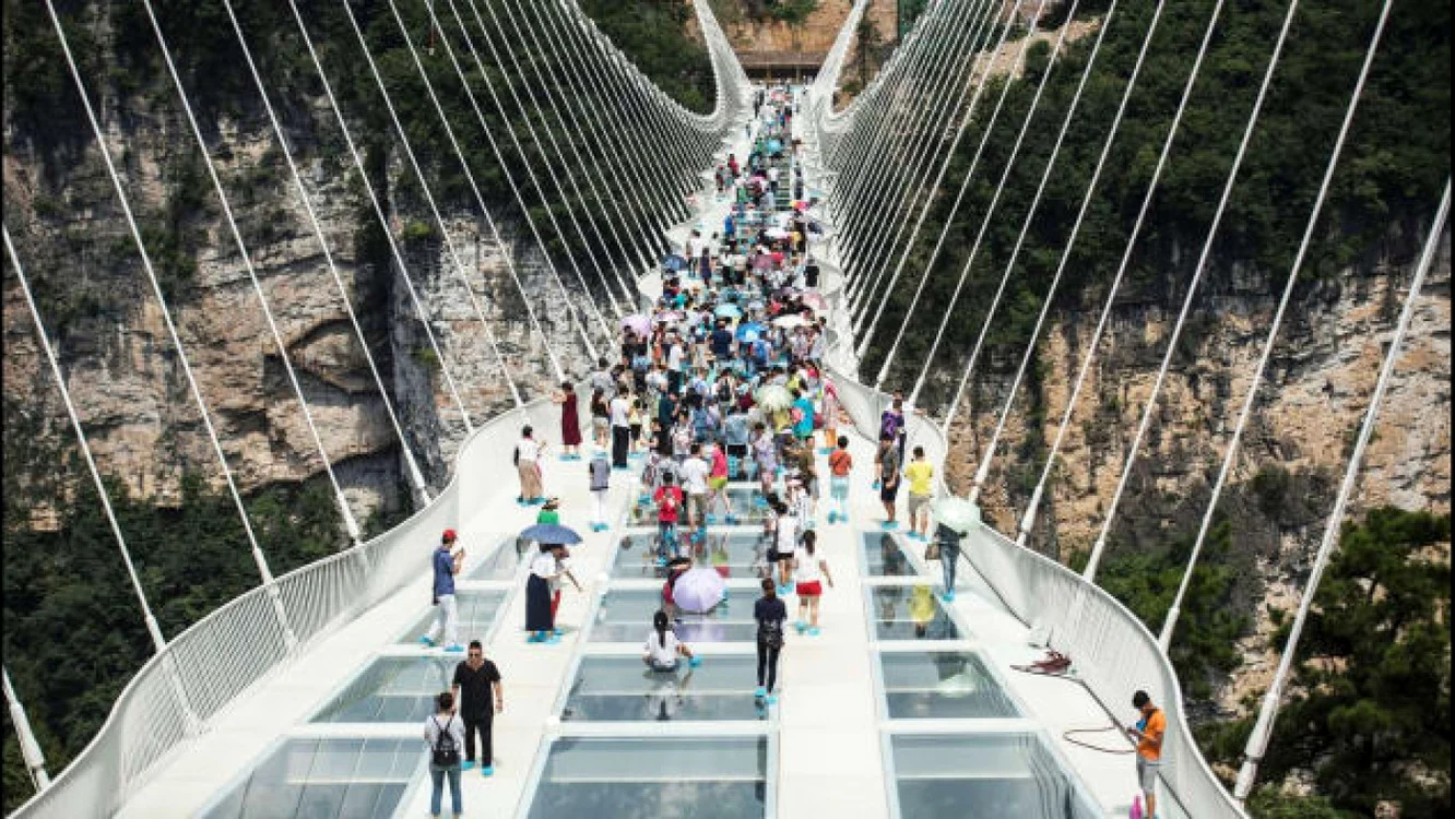 Podul de Sticlă din Marele Canion Zhangjiajie  FOTO CNN Travel