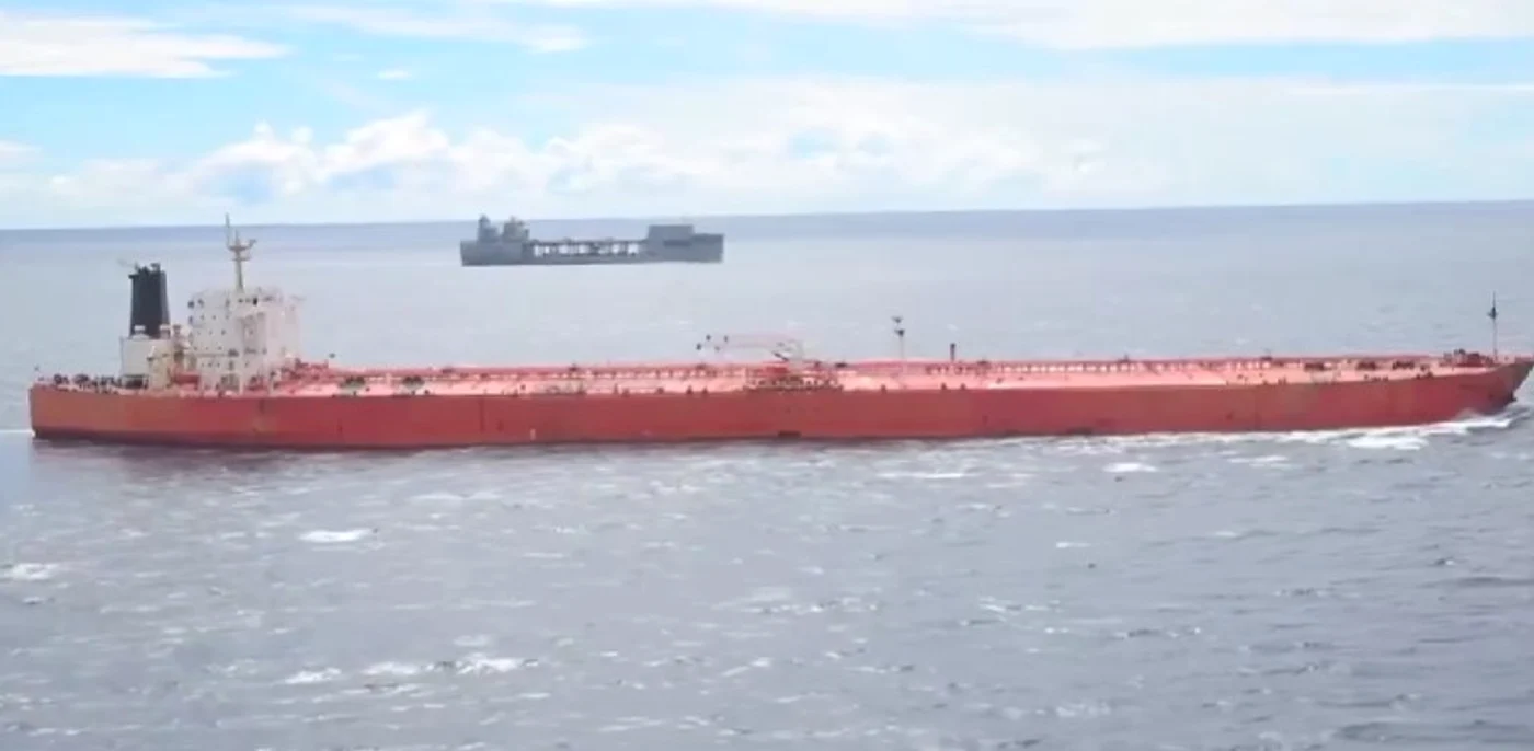 SUA au confiscat un petrolier legat de Iran în Oceanul Indian FOTO Cacptură video