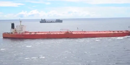 SUA au confiscat un petrolier legat de Iran în Oceanul Indian FOTO Cacptură video jpg