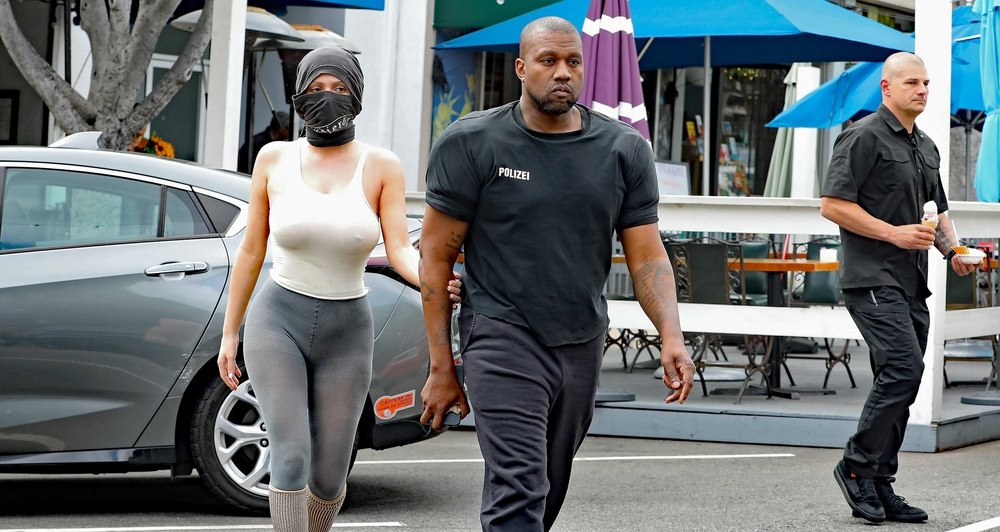 Kanye West, în centrul unui nou scandal: a servit sushi pe femei dezbrăcate, la ziua sa de naștere FOTO