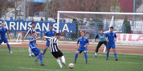 Cătălin Gheorghe (în alb-negru) a fost cel mai bun jucător de pe teren