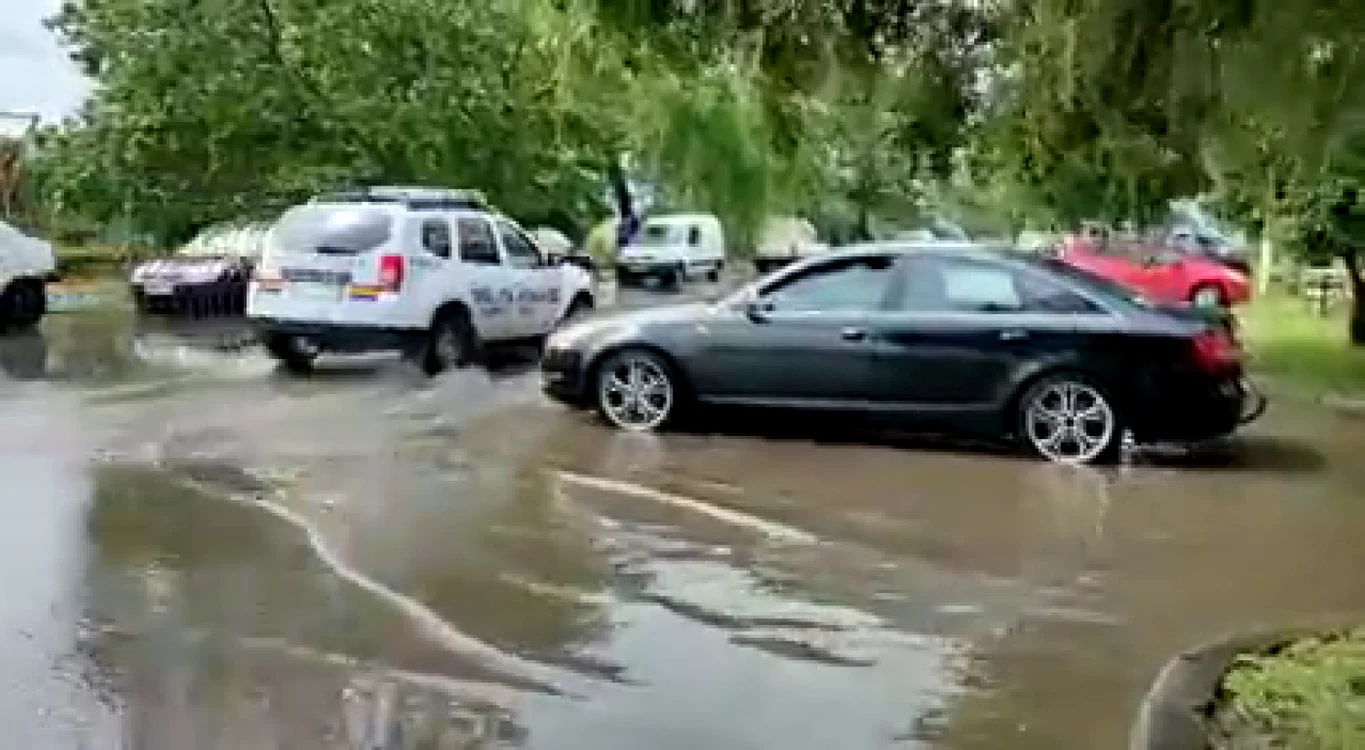 În Râmnicu Sărat a plouat în reprize