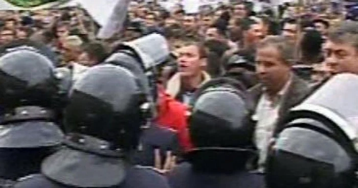 Bucureşti: VIDEO Băsescu le-a spus fermierilor: 'Bugetul nu are bani acum'