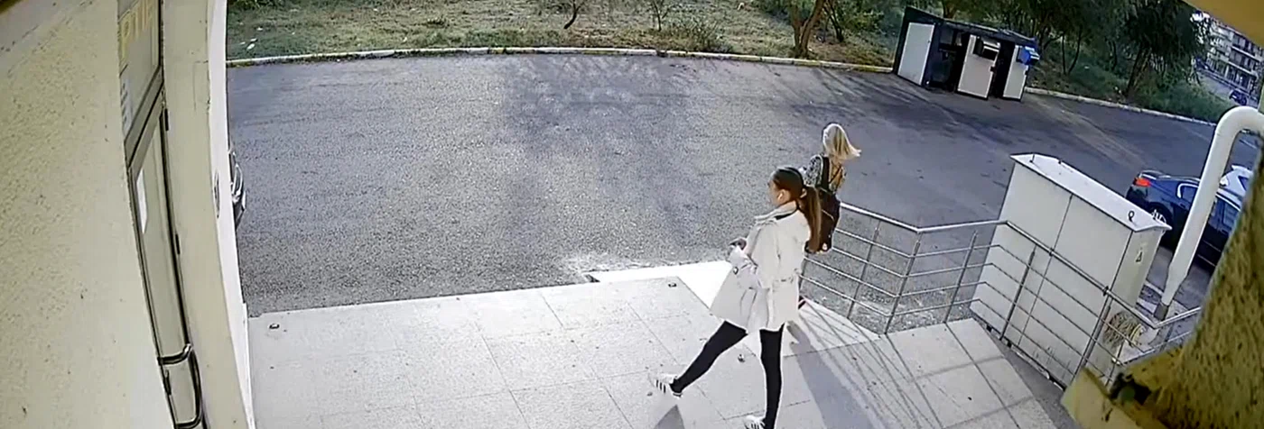 DJ Lalla, îndreptându-se spre plajă. Foto: Captură video Observator