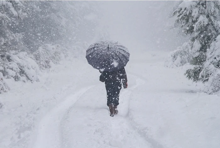 Vom avea o iarnă în care vom privi zăpada doar în poze