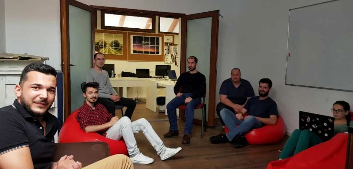 Echipa care a dezvoltat platforma destinată economisirii banilor