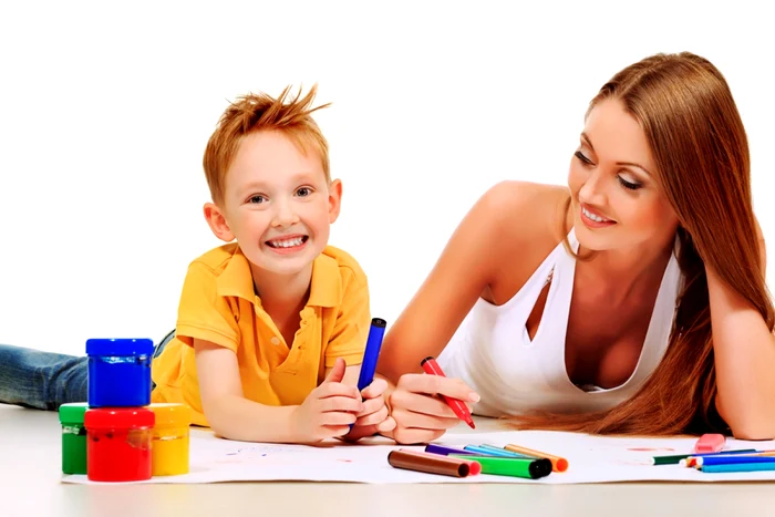 Grija părinţilor faţă de copii şi ajutorul acordat acasă la teme ar putea cântări mai mult decât efortul profesorilor la examenele finale FOTO: Shutterstock