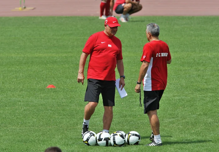 Ioan Andone revine pe iarba stadionului Dinamo, acolo unde a jucat şi a antrenat o bună parte a cariereiFOTO: Click!