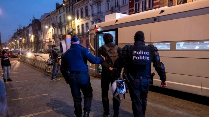 
    Orgie cu 81 de persoane întreruptă de polițiști, în FranțaSursă foto: Profimedia   