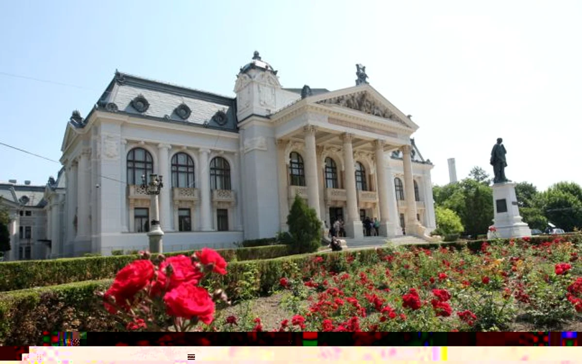 Imagini cu Teatrul Naţional refăcut