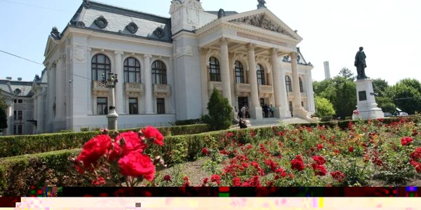 Imagini cu Teatrul Naţional refăcut