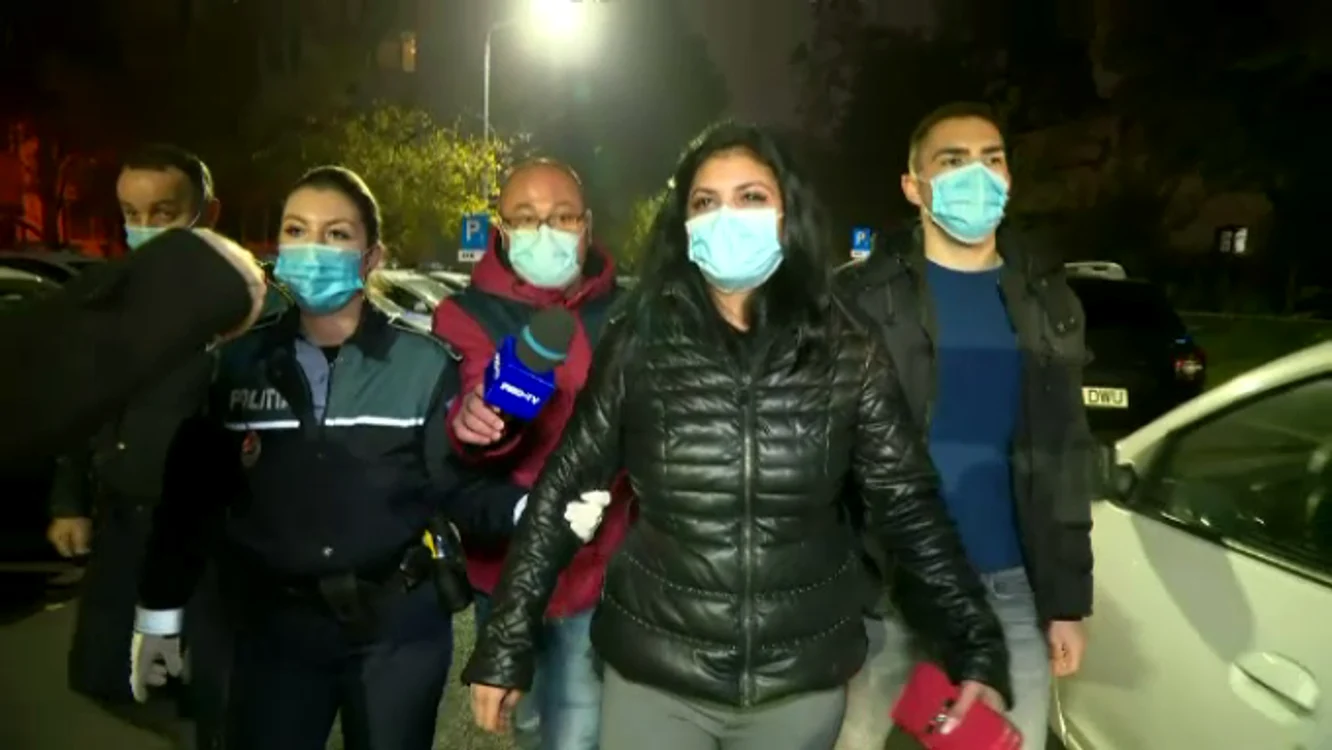 
    Bătăușa Nicoleta Ștefania Andrei trebuie să-i plătească designerului de la PRO TV 11.500 de euro, reprezentând daune morale și materiale  