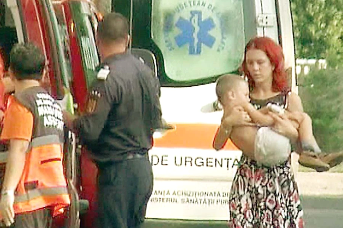 După ce au primit îngrijiri  medicale, oamenii au fost  lăsaţi să plece acasă (Fotografii: puterea / actualmm.ro )
