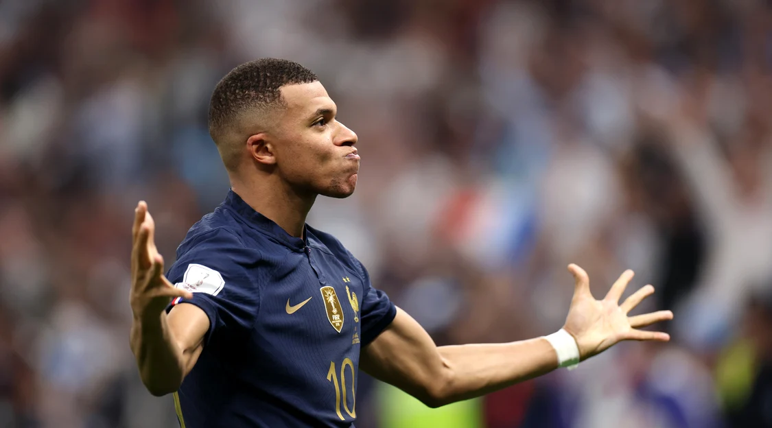 Kylian Mbappe nu cedează presiunilor conducerii lui PSG. Foto EPA EFE