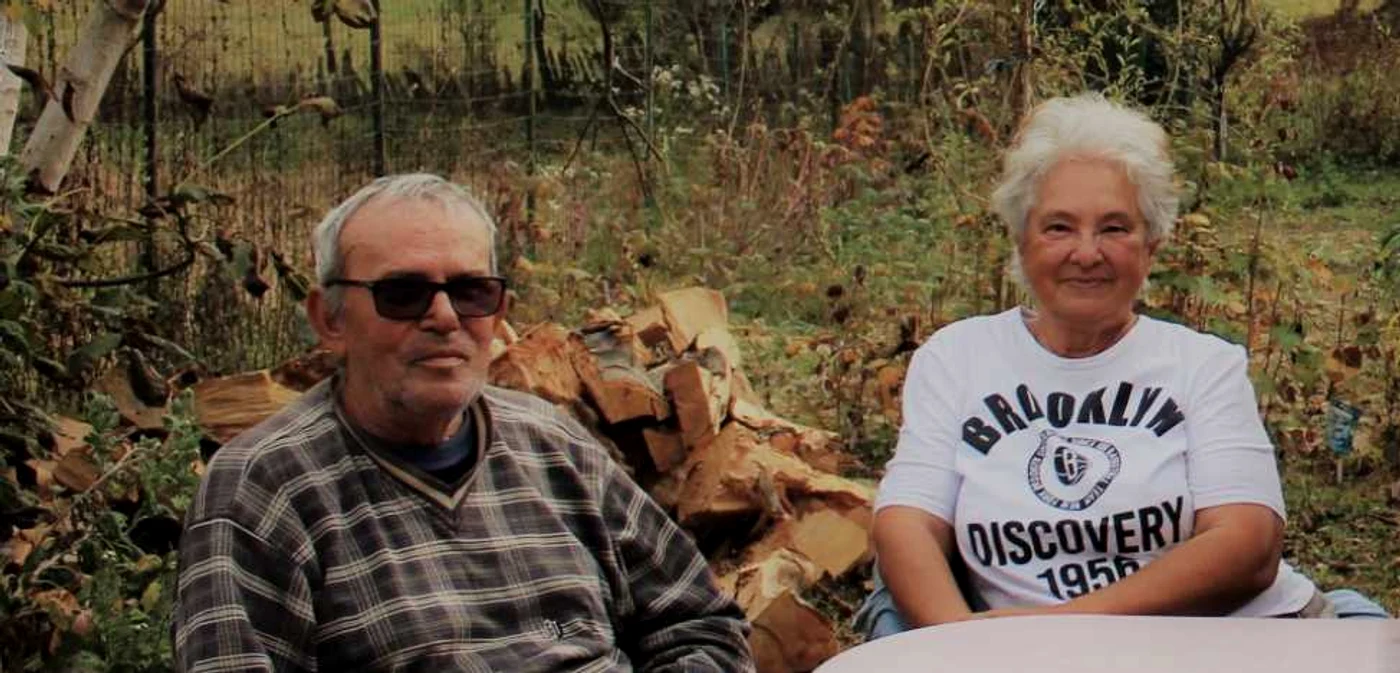 Mihai şi Cornelia Toth trăiesc de aproximativ opt ani în Tismana FOTO: Alin Ion
