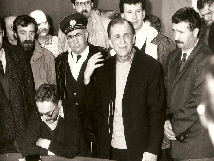 Ion Iliescu prima apariție la TVR FOTO arhivă