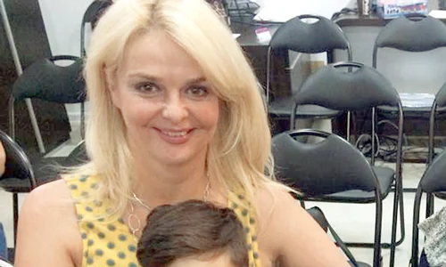 Iuliana Marciuc şi  David şi au montat  deja dispozitivele  pe telefoanele mobile jpeg