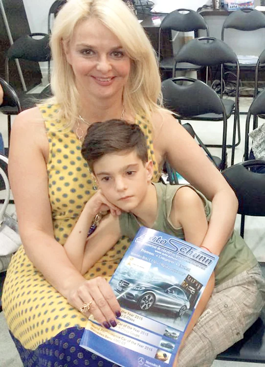 Iuliana Marciuc şi  David şi-au montat  deja dispozitivele  pe telefoanele mobile