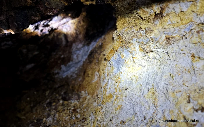 Interiorul unei mine de aur. Foto: Daniel Guță