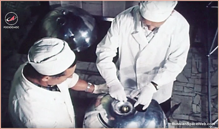 Pregătiri pentru Sputnik 5. Foto: RussianSpaceWeb
