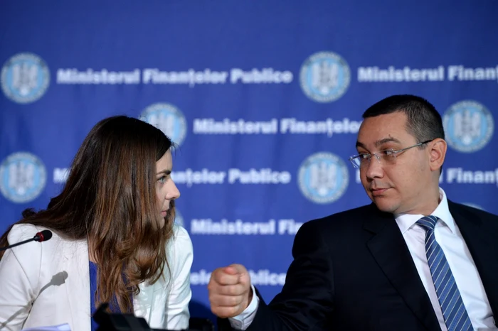 Premierul Victor Ponta şi Ioana Petrescu, ministrul Finanţelor, au promis că nu vor exista majorări de taxe în 2015