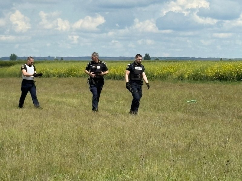 „Mi-a executat fiica!” Tatăl elevei găsite moarte pe un câmp din Bihor, declarații cutremurătoare. Principalul suspect, căutat cu drone