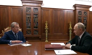 birou Vladimir Putin brad Crăciun 01 foto svoboda org jpg