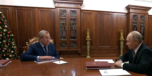 birou Vladimir Putin brad Crăciun 01 foto svoboda org jpg