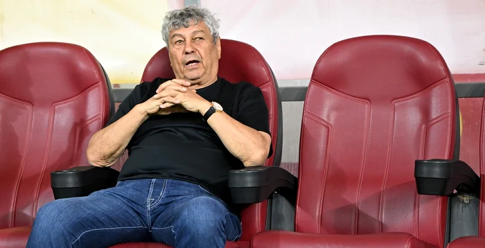 Mircea Lucescu, tot mai singur pe banca naționalei