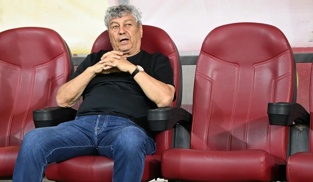 Mircea Lucescu s-a întors de urgență la spital. Un fost elev susține că antrenorul a fugit din casă, deși era bolnav