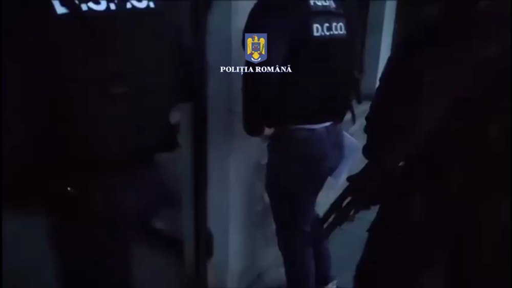 Fraudă cu bancnote false de 50 de euro. Bărbați implicați în înșelăciuni în Buzău și Vrancea VIDEO