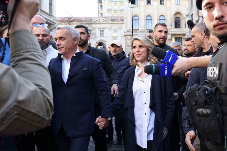 Motivul pentru care Călin Georgescu ezită să îl susțină public pe George Simion. De ce absentează de la protestul organizat de ziua lui