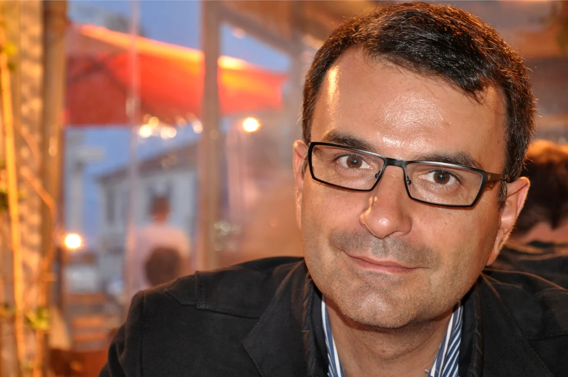 
    Lucian Mândruţă  