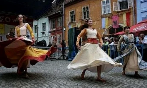 Festivalul "Sighişoara Medievală": Vizitatorii pot participa la o şcoală de dans medieval jpeg