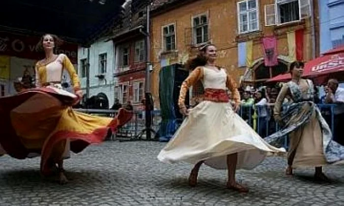 Festivalul "Sighişoara Medievală": Vizitatorii pot participa la o şcoală de dans medieval jpeg