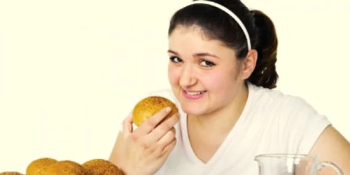 Excesele alimentare stau la baza apariţiei obezităţii şi nu proasta funcţionare a tiroidei
