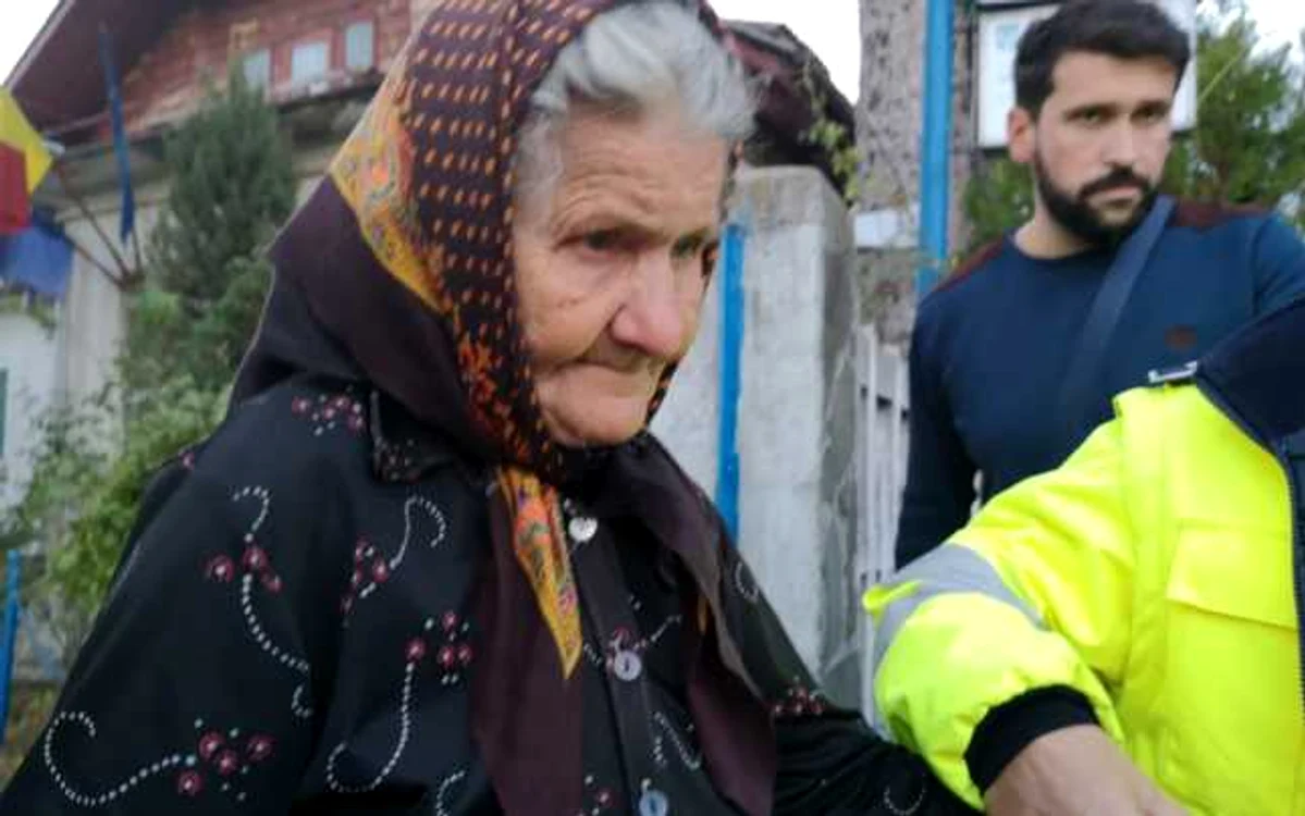 Poliţiştii criminalişti au strâns de la faţa locului toate probele pentru a constata cu exactitate cum şi-a pierdut viaţa bărbatul. FOTO: principala suspectă