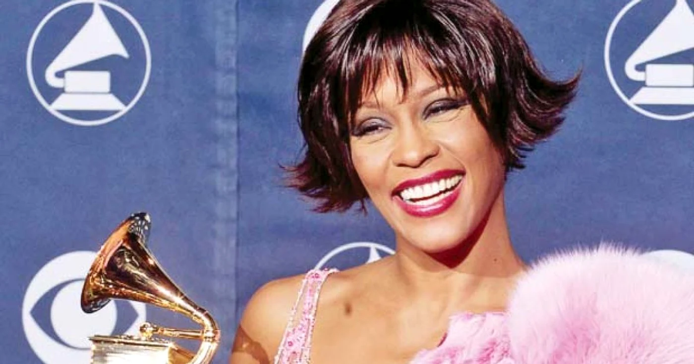 Whitney Houston, cu Premiul Grammy, pe 23 februarie 2000 