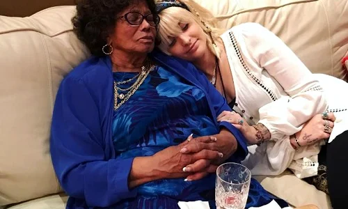 Paris Jackson si Katherine jpeg