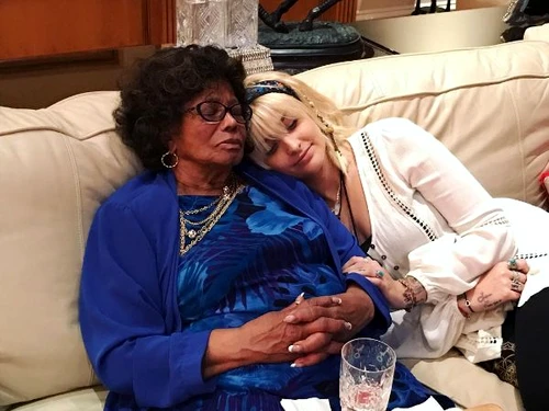 Paris Jackson si Katherine jpeg