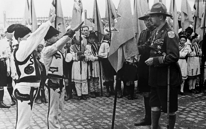 Regele Carol al II-lea participă la o adunare a cercetașilor FOTO GettyImages