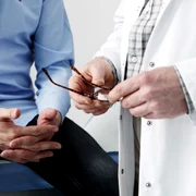 cancer prostata barbat medic Shutterstock