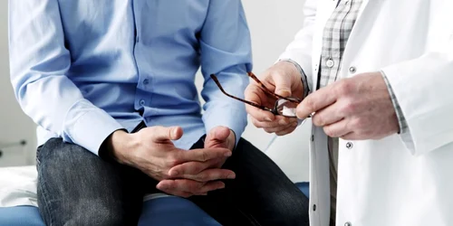 cancer prostata barbat medic Shutterstock