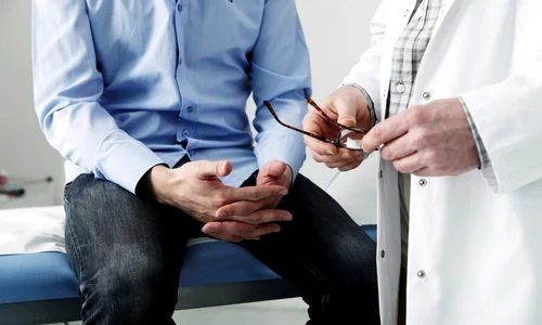 cancer prostata barbat medic Shutterstock