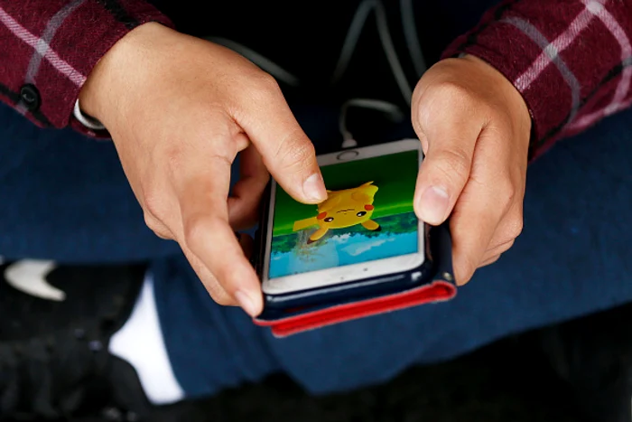 
    Au fost atât de absorbiți de jocul Pokemon Go încât nici nu și-au dat seama că ar comite o ilegalitateFoto Getty  