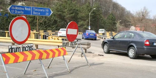 Circulaţia a fost restricţionată pe Podul din Triaj.